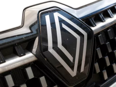 FILE PHOTO: Renault logo is seen in this illustration taken July 28, 2025. REUTERS/Dado Ruvic/Illustration/File Photo