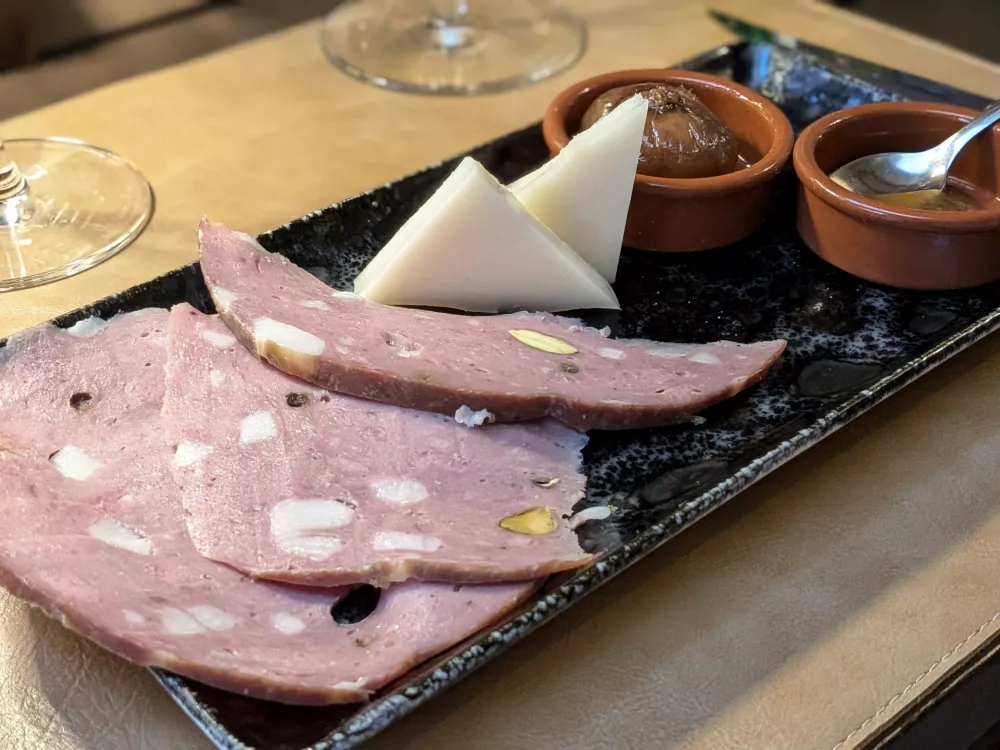 Mortadela s kozjim sirom, Osteria Antenati