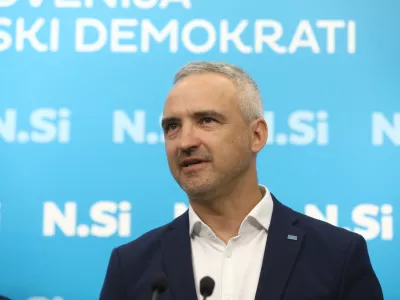 Janez Cigler Kralj 01.08.2025 - novinarska konferenca pred prihajajočo 25. obletnico delovanja NSi, na kateri bo vodstvo NSi na čelu s podpredsednikom in vodjo poslanske skupine Janezom Ciglerjem Kraljem, podpredsednikom in poslancem Jernejem VrtovcemFoto: Luka Cjuha