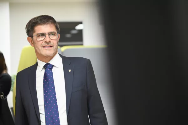 &Scaron;ole pod pritiskom: Ključ do uspe&scaron;nega vključevanja ali dodatna izolacija učencev?