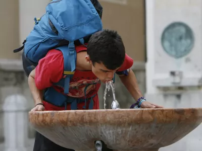 - 16.07.2015 - Pogačarjev trg - pitna voda iz ljubljanskih pitnikov - pitnik - fontana - //FOTO: Tomaž Skale