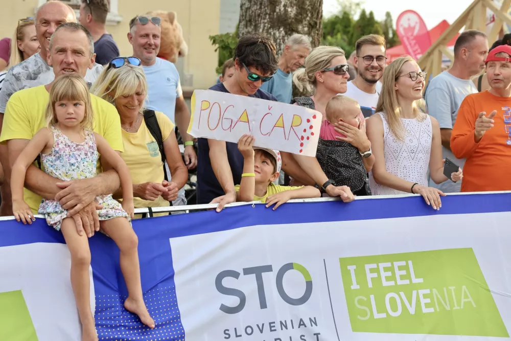 Komenda v rumenem, Pogačar navdu&scaron;en nad dogajanjem: "Bolj&scaron;e kot na Alpe d'Huez"
