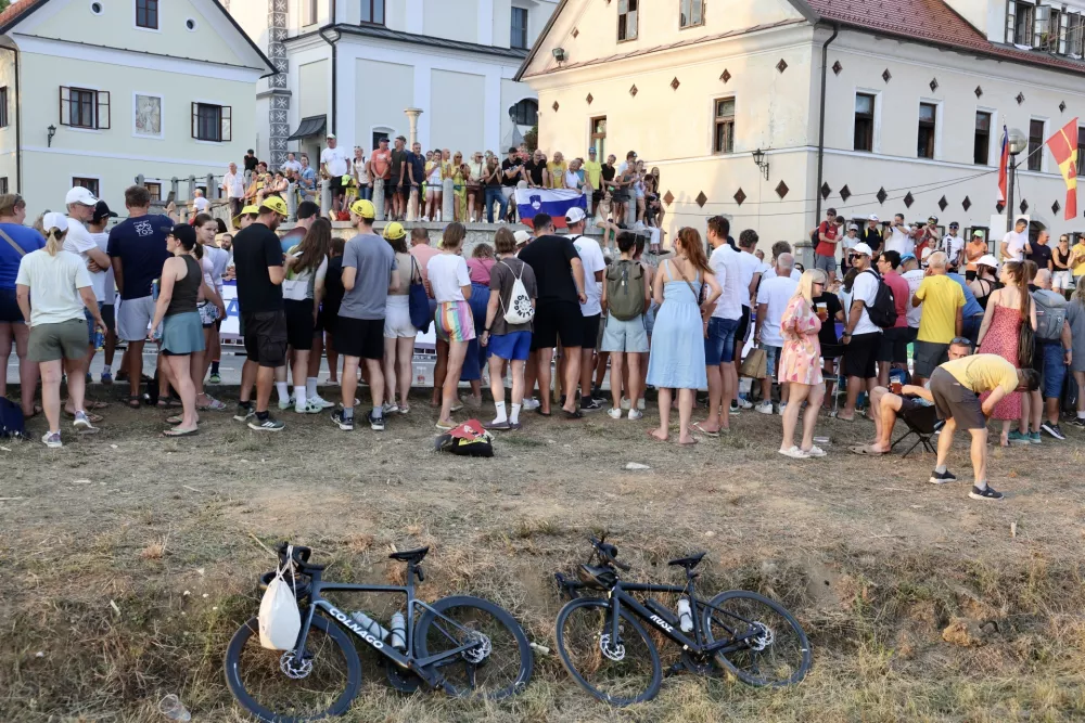 Komenda v rumenem, Pogačar navdu&scaron;en nad dogajanjem: "Bolj&scaron;e kot na Alpe d'Huez"