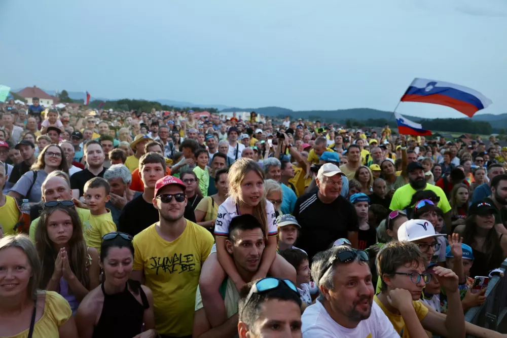 Komenda v rumenem, Pogačar navdu&scaron;en nad dogajanjem: "Bolj&scaron;e kot na Alpe d'Huez"