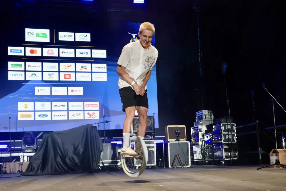 Komenda v rumenem, Pogačar navdu&scaron;en nad dogajanjem: "Bolj&scaron;e kot na Alpe d'Huez"