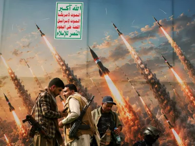 Houthi activists stand on a platform against a banner depicting Houthi missiles, at an anti-Saudi rally amid an escalation with the kingdom, in Sanaa, Yemen, July 31, 2026. REUTERS/Khaled Abdullah