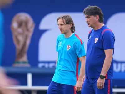Croatia's Luka Modric, left, talks with head coach Zlatko Dalic during a training session ahead of their team's World Cup Group L soccer match against England, Tuesday, June 16, 2026, in Dallas. (AP Photo/Julio Cortez)