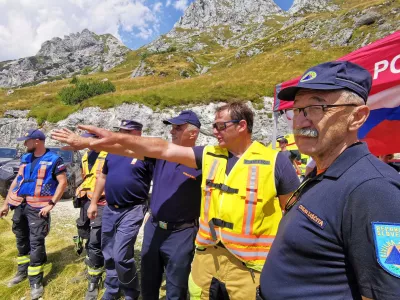 Bovec, Planja.Pozar v naravi na Planji v obcini Bovec.Pozarisce si je ogledal tudi poveljnik Civilne zascite RS Srecko Sestan.Foto: Civilna zascita Severnoprimorske regije