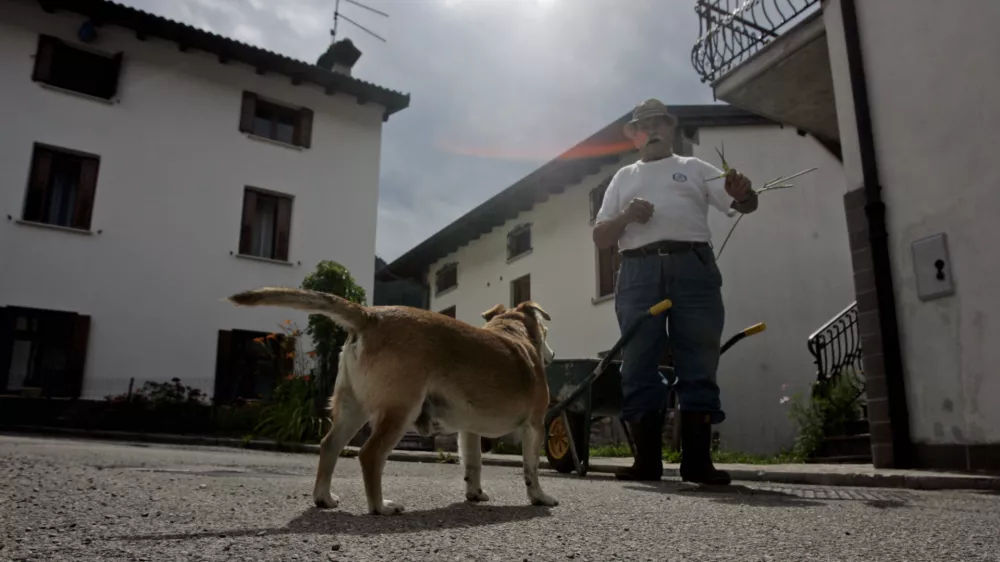 Osojane (Oseacco), - REZIJA 2010 - alpska dolina v severovzhodnem delu Furlanije-Julijske krajine.v severovzhodni Italiji, meji na slovenski občini Kobarid in Bovec, sicer pa &scaron;e na italijanske občine Bene&scaron;ke Slovenije//FOTO: Bojan Velikonja