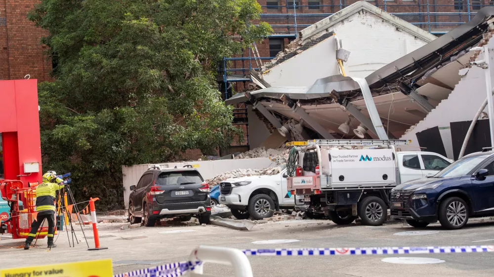 Emergency services respond to a building collapse in Sydney, Australia, August 3, 2026. REUTERS/Jeremy Piper