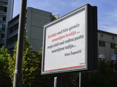 plakatna mesta, obcestni oglasi, protivladni plakati, oglas25.08.2025 - Plakati proti delovanju vlade Roberta Goloba. Foto: Nik Erik Neubauer 