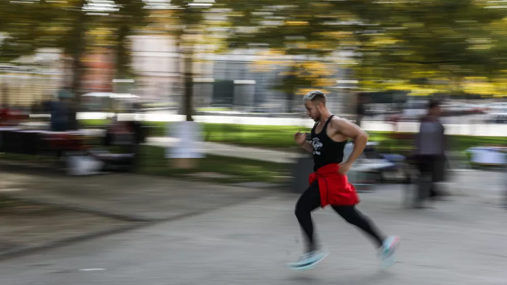 - 11.10.2025. - Sombolična fotografija, priprave na maraton, tek, rekreacija, zdravo življenje.//FOTO: Bojan Velikonja