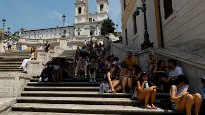 People sit in the shade on the Spanish steps during a heatwave, as temperatures are expected to rise further in the coming days, in Rome, Italy August 3, 2026. REUTERS/Remo Casilli   TPX IMAGES OF THE DAY