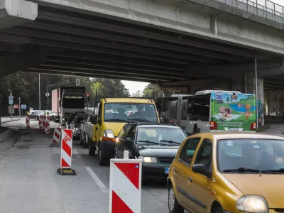 prometni zastoj &ndash; Dolgi most - 09.10.2020 &ndash; Trža&scaron;ka cesta v Ljubljani &ndash; prenova /obnova ceste - oviran promet na posameznih odsekih med Bleiweisovo cesto in Tbilisijsko ulico. //FOTO: Bojan Velikonja