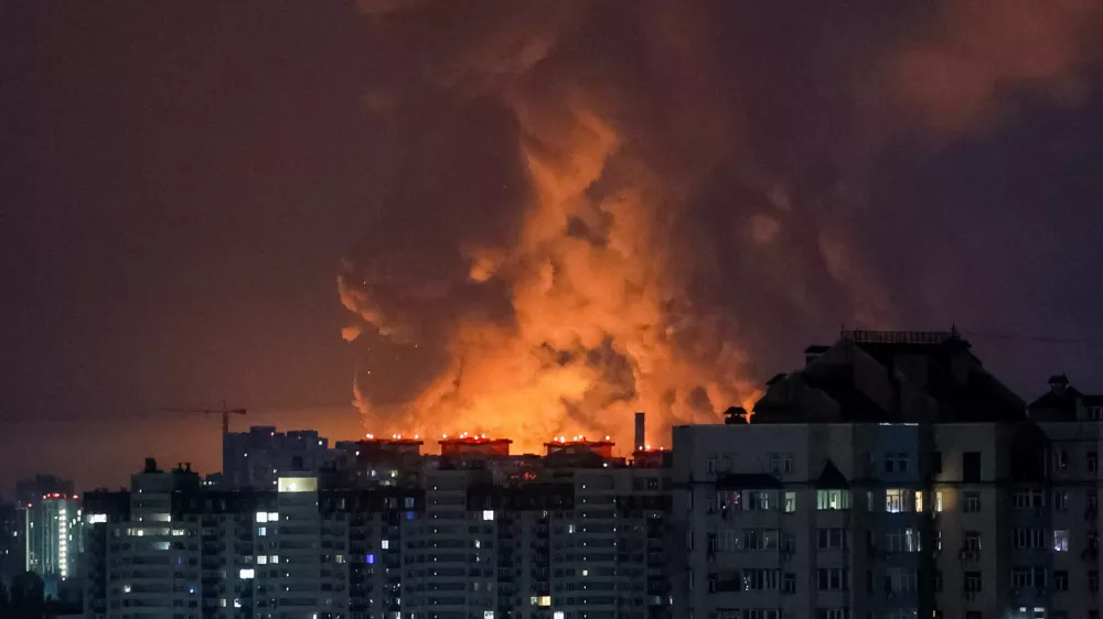 Smoke rises during a Russian missile strike, amid Russia's attack on Ukraine, in Kyiv, Ukraine, August 5, 2026. REUTERS/Gleb Garanich