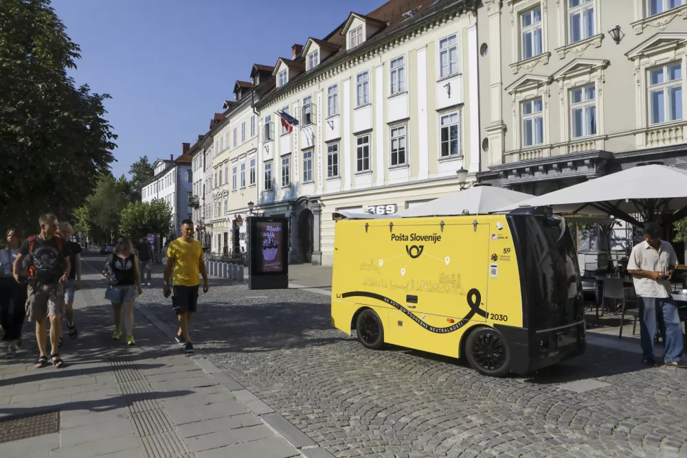 5.8.2026 - Po&scaron;ta slovenije - dostavno vozilo - robot - robotska dostava - avtonomna dostava - po ljubljaniFoto: Luka Cjuha