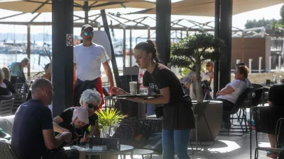 Ljubljančanka protestno zapustila lokal, ker je natakarica govorila srbsko. »V Sloveniji tega ne bom dovolila«