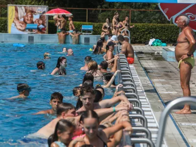- Bazen Kodeljevo,- kopanje- 06.08.2026. Zaradi visokih temperatur in vročinskega vala je MOL od torka, 4. avgusta 2026, odredil brezplačen vstop na vsa mestna kopali&scaron;ča JZ &Scaron;port Ljubljana.- Vročinski val Ljubljana.//FOTO: Bojan Velikonja 