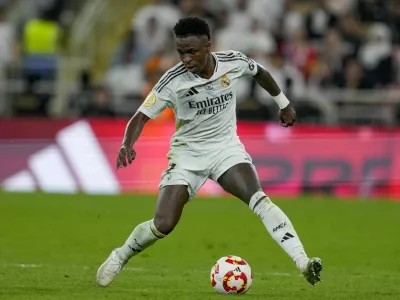 Real Madrid's Vinicius Junior is in action during the Spanish Super Cup semifinal soccer match between Real Madrid and Mallorca at the King Abdullah Stadium in Jeddah, Saudi Arabia, Thursday, Jan. 9, 2025. (AP Photo/Altaf Qadri)