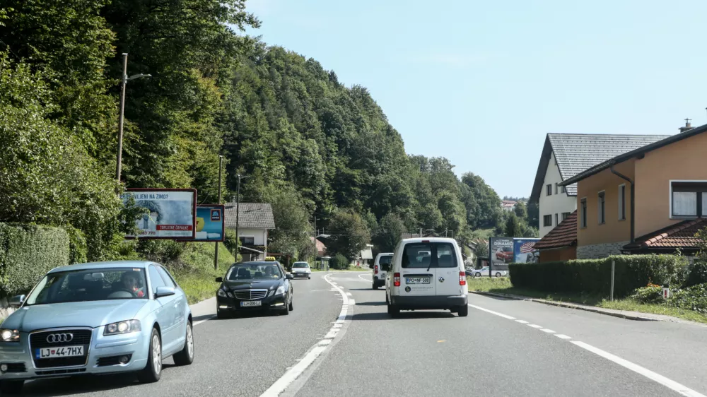 - 13.09.2017 - Dolenjska cesta - gradnja &scaron;tiripasovnice - ureditev &scaron;tiripasovnega prometa od &Scaron;kofljice skozi Lavrico do križi&scaron;ča na Rudniku v Ljubljani - //FOTO: Luka Cjuha.