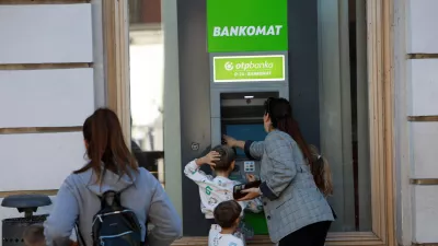 28.10.2025 -OTP banka, bankomatFoto: Tomaž Skale