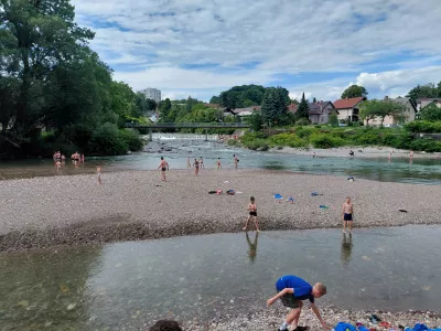 Zadnji most po veliki ujmi gre v gradnjo, načrtujejo tudi novo kopali&scaron;če