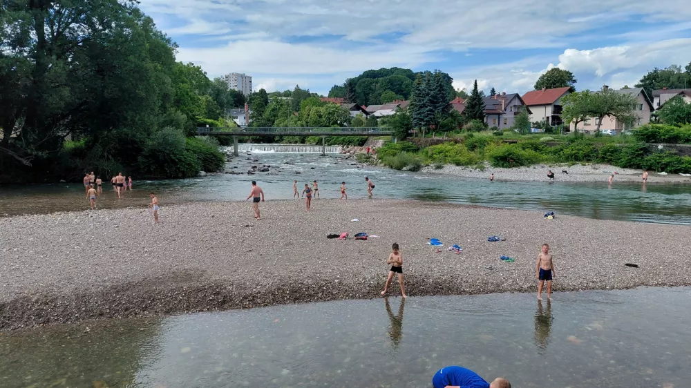 Zadnji most po veliki ujmi gre v gradnjo, načrtujejo tudi novo kopali&scaron;če
