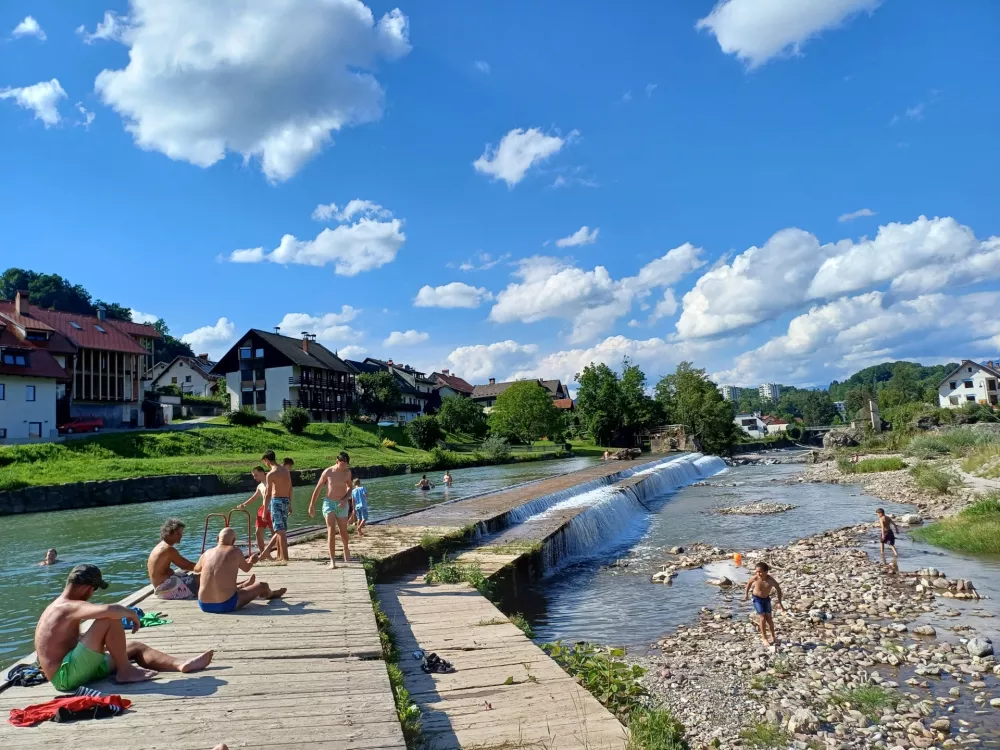 Zadnji most po veliki ujmi gre v gradnjo, načrtujejo tudi novo kopali&scaron;če