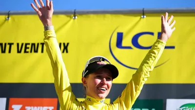 Cycling - Tour de France Femmes - Stage 7 - La Voulte-sur-Rhone to Mont Ventoux - La Voulte-sur-Rhone, France - August 7, 2026 Canyon//SRAM's Katarzyna Niewiadoma-Phinney celebrates on the podium with the yellow jersey after winning stage 7 REUTERS/Manon Cruz