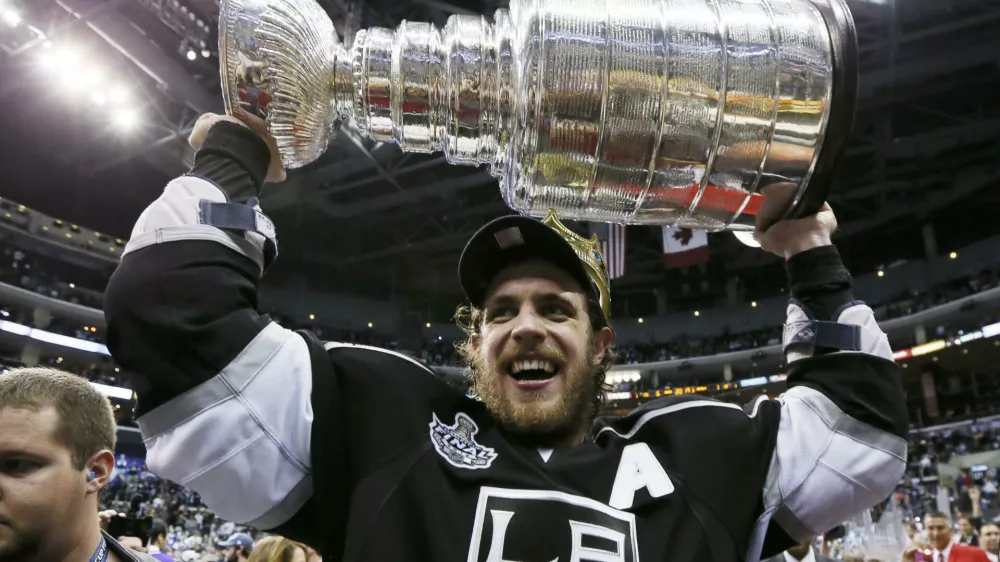 Los Angeles Kings' Anze Kopitar hoists the Stanley Cup after his team defeated the New Jersey Devils in Game 6 of the NHL Stanley Cup hockey final in Los Angeles, June 11, 2012.  REUTERS/Lucy Nicholson (UNITED STATES - Tags: SPORT ICE HOCKEY)