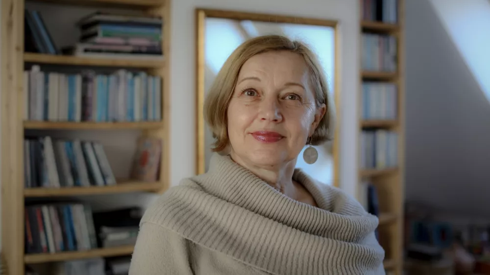 - 12.01.2022  Maja Megla, samozaposlena v kulturi, kritičarka, recenzentka, kolumnistka Dnevnika //FOTO: Luka Cjuha. / Foto: Luka Cjuha
