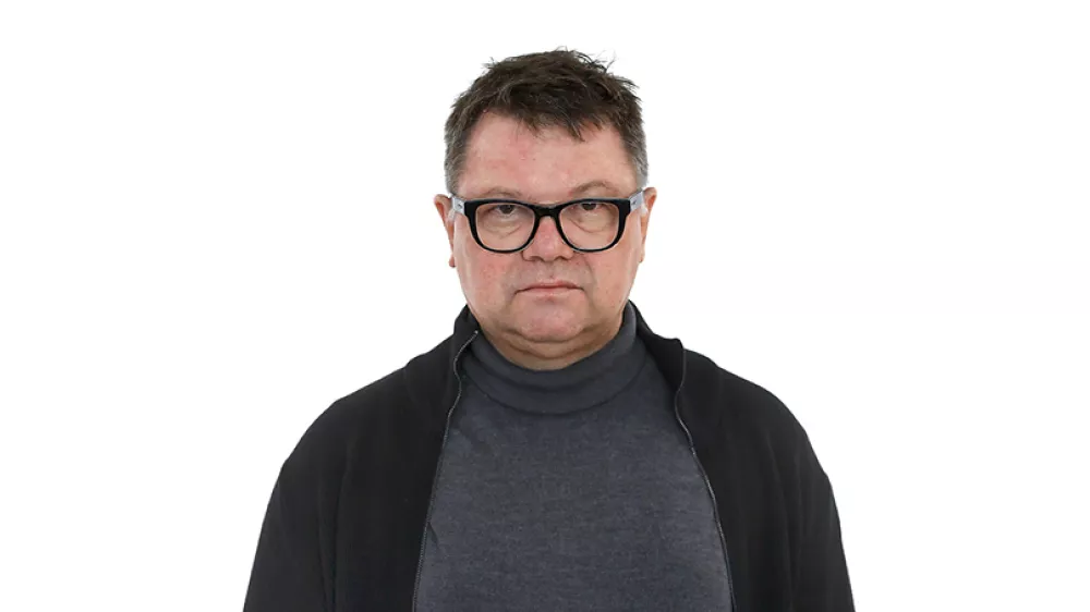 Miha &Scaron;tamcarZA ONLINE - Redakcija Dnevnik 2024 - portreti za komentarje in kolumne - kolumnisti - komentatorji &ndash; novinarji - portret //FOTO: Luka Cjuha / Foto: Luka Cjuha