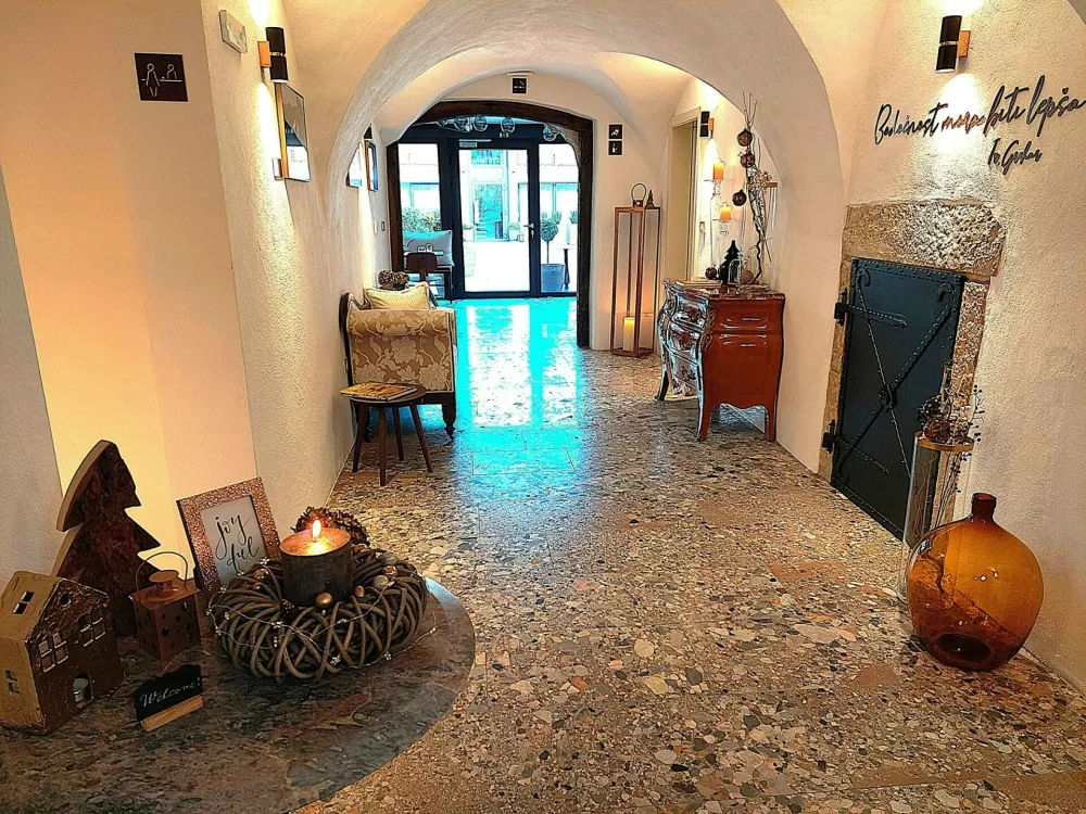 Žebljarjeva hi&scaron;a v &Scaron;kofji Loki, kulturni spomenik, dana&scaron;nji Impressio hotel / Foto: Arhiv Impressio Hotela