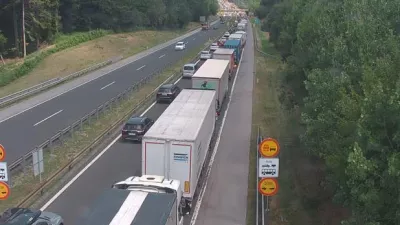 Tudi dana&scaron;nji dan mineva v znamenju nesreč in zastojev, na sliki primorska avtocesta. Vir: promet.si