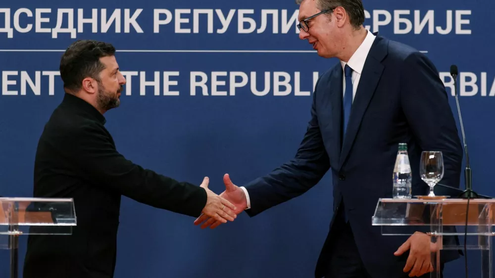 Serbian President Aleksandar Vucic and Ukrainian President Volodymyr Zelenskiy shake hands at the end of a press conference during Zelenskiy's visit to Belgrade, Serbia, August 8, 2026. REUTERS/Marko Djurica