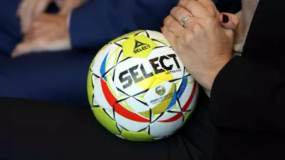 rokometna žoga za žensko evropsko prvenstvo- 20.10.2022 &ndash; Rokometna zveza Slovenije (RZS) &ndash; ženska rokometna reprezentanca - predstavitev priprav Slovenije na organizacijo bližnjega evropskega rokometnega prvenstva za ženske v Celju in Ljubljani ter objava seznama igralk slovenskega selektorja Dragana Adžića//FOTO: Tomaž Skale