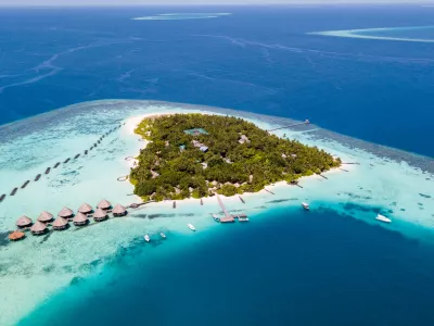 Trauminsel Malediven - TraumstrĂ&curren;nde Palmen und Sand fein wie Puderzucker., kristallklares Wasser in tĂĽrkisener Farbe...das sind die Malediven