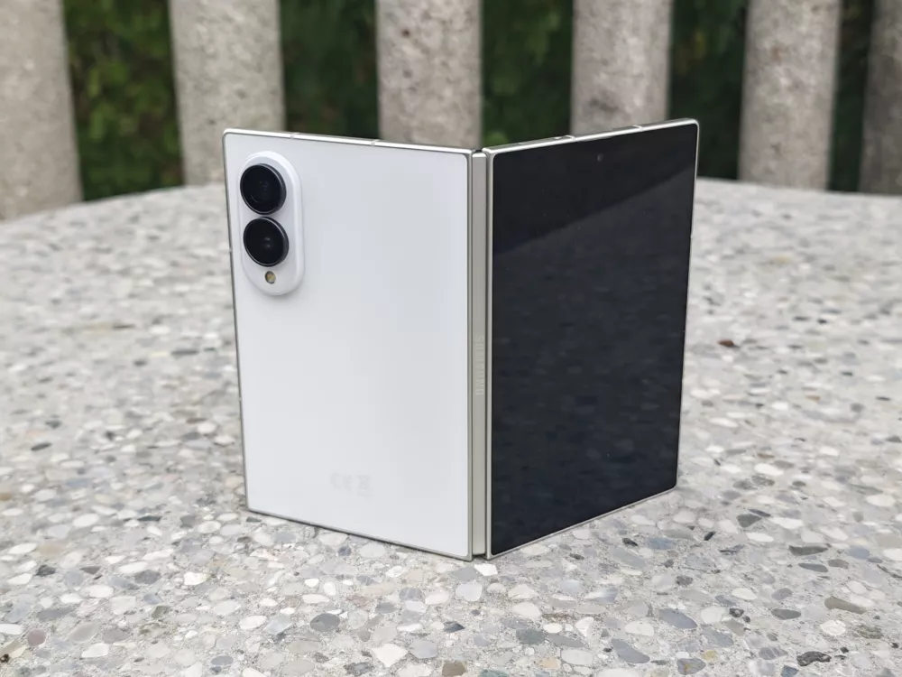 Samsung galaxy z fold 8.