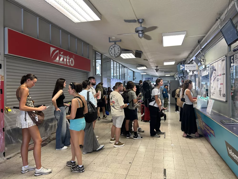 Prenova železni&scaron;ka postaja Foto: &Scaron;pela Ferlin