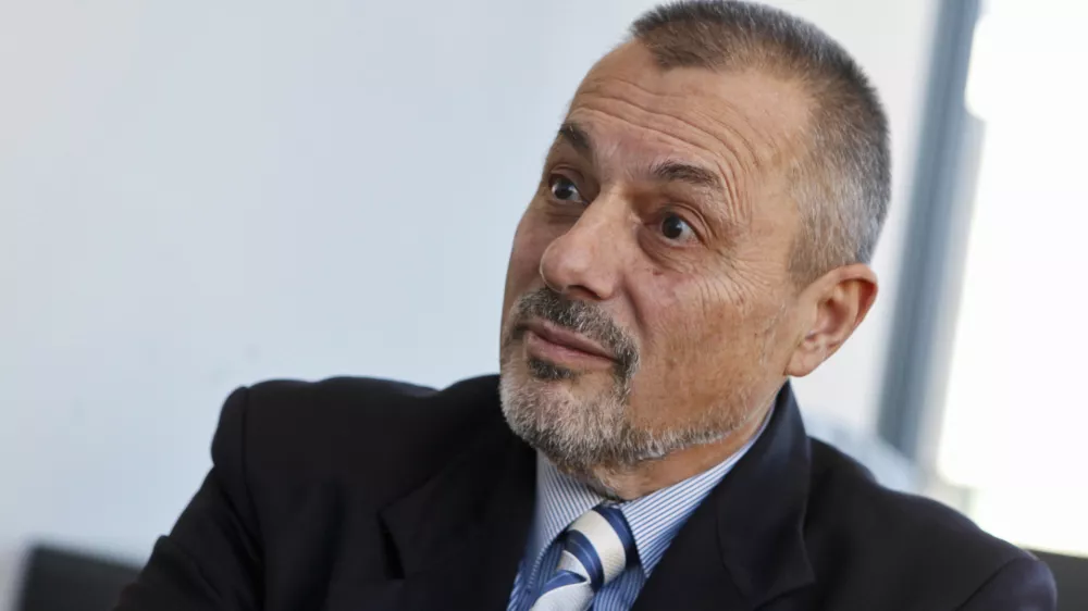 prof. dr. Peter Jambrek, pravnik, politik in sociolog, dekan Evropske pravne fakultete v Novi Gorici//FOTO: Luka CjuhaOPOMBA: ZA OBJAVO V PRILOGI &ndash; DNEVNIKOV OBJEKTIV - INTERVJU 2012