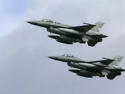 Two of the first four Polish Air Force F-16 fighter jets arrive at the Krzesiny airport in western Poland, near the city of Poznan November 9, 2006. The aircrafts, from Lockheed Martin, is part of a 48-aircraft order from the government for the Polish Air Force, local media reported. REUTERS/Peter Andrews (POLAND)