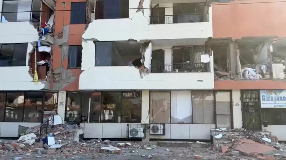 Rubble lies around a damaged building in the aftermath of an earthquake in Cali, Colombia, August 10, 2026 in this screengrab taken from a video. REUTERS/Reuters TV