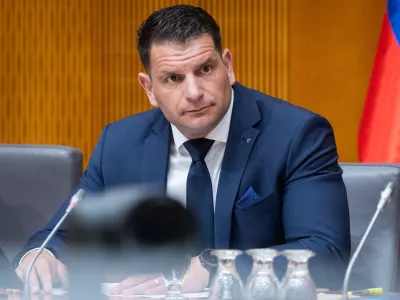 Ljubljana, DZSeja kolegija predsednika DZ o sklicu izredne seje DZ, na kateri bi na zahtevo opozicije znova poskusili z odreditvijo parlamentarnih preiskav o Black Cube in obvodnem financiranju politicnih strank.Predsednik DZ Zoran Stevanovic.
