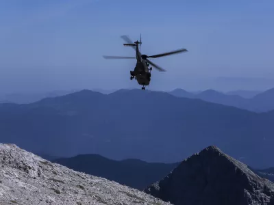 - 29.08.2015 - simbolična fotografija - helikopter, vojska, Julijske Alpe     ///FOTO: Jaka Gasar