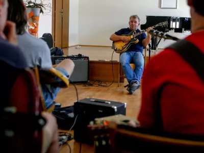 Jazz camp Kranj. kitarist Primož Gra&scaron;ič foto: Bojan Velikonja