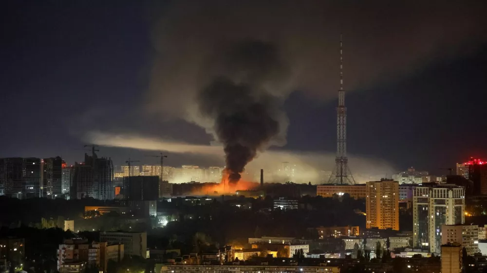 Smoke rises in the city during a Russian missile strike, amid Russia's attack on Ukraine, in Kyiv, Ukraine August 11, 2026. REUTERS/Gleb Garanich   TPX IMAGES OF THE DAY