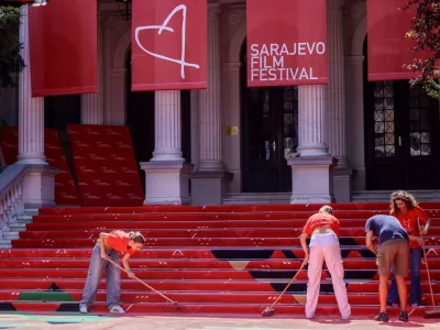 14.08.2024., Sarajevo, Bosna i Hercegovina - Posljednje pripreme za 30. Sarajevo Film Festival su u tijeku, a postavljen je i crveni tepih. Photo: Armin Durgut/PIXSELL