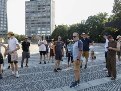 3.8.2026 - OGLED SOCIALISTIČNE DEDI&Scaron;ČINE LJUBLJANE - komunistična tura - ogled - turistiFoto: Luka Cjuha
