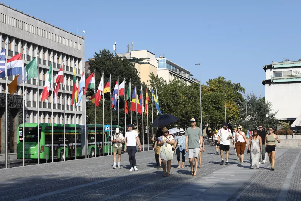 3.8.2026 - OGLED SOCIALISTIČNE DEDI&Scaron;ČINE LJUBLJANE - komunistična tura - ogled - turistiFoto: Luka Cjuha