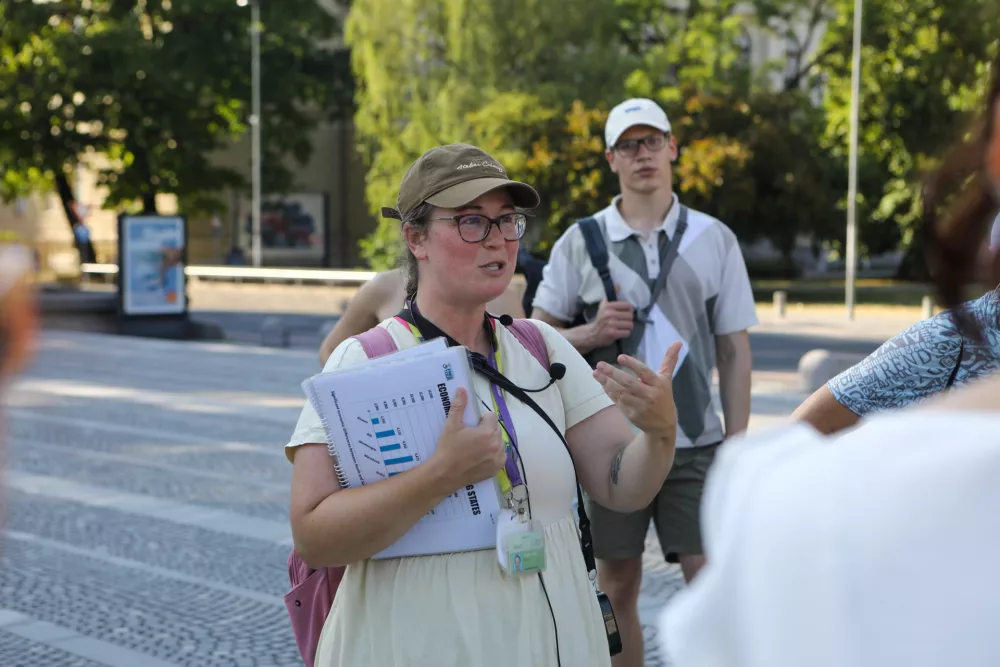 3.8.2026 - OGLED SOCIALISTIČNE DEDI&Scaron;ČINE LJUBLJANE - komunistična tura - ogled - turistiFoto: Luka Cjuha